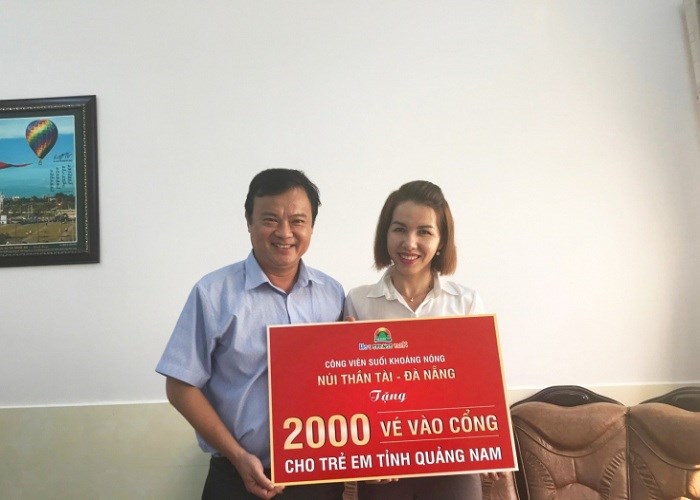Trao tặng hàng nghìn vé tham quan khu du lịch Núi Thần Tài cho trẻ em Quảng Nam - Thừa thiên Huế 