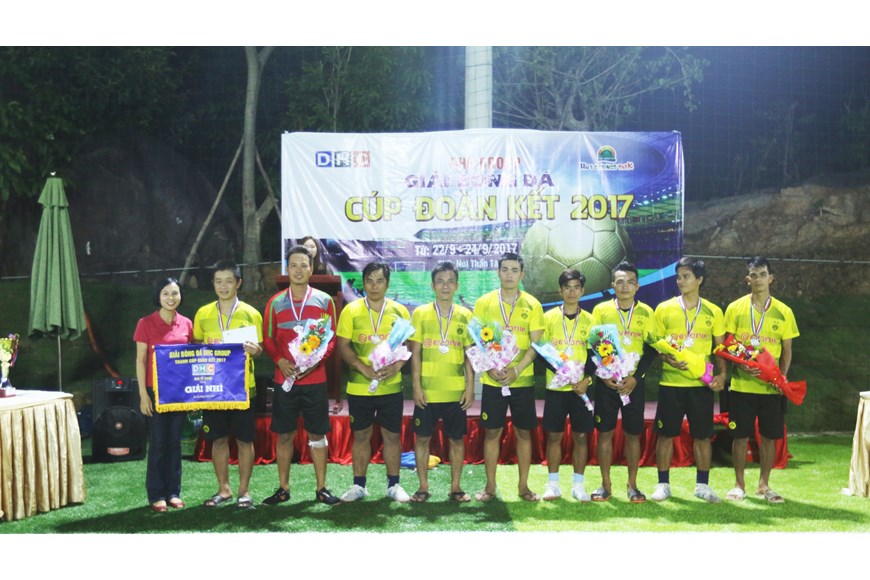 Đội An ninh đăng quang vô địch giải bóng đá Tranh cúp Đoàn kết 2017 - DHC Group