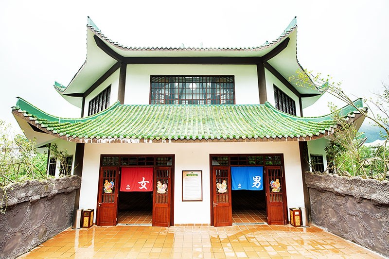 温泉塔 (Onsen Tower)