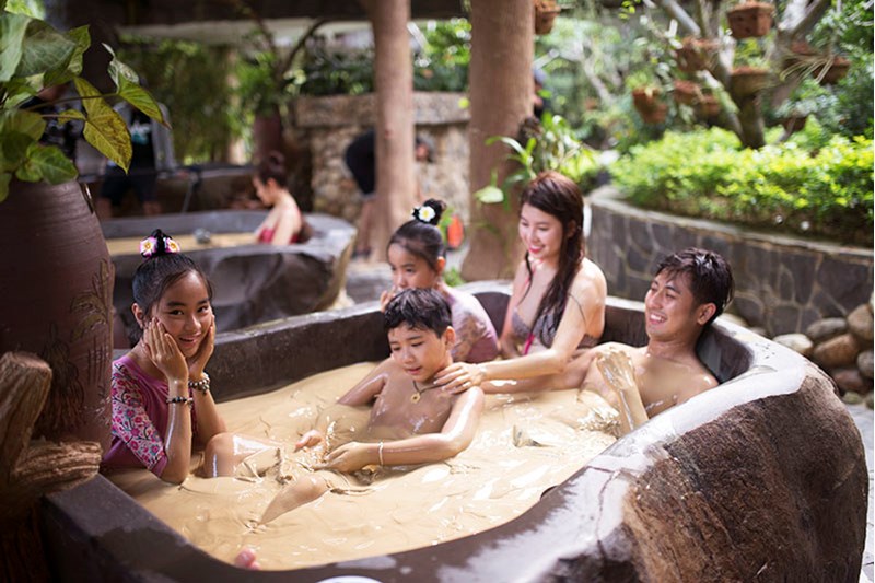 泥巴浴 (Mud bath)